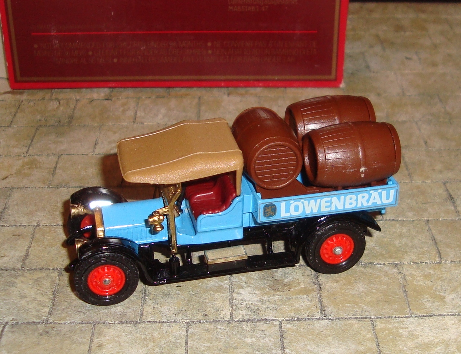 MATCHBOX - MODELS OF YESTERYEAR - 1918 CROSSLEY BEER LORRY - LOWENBRAU - Y-26