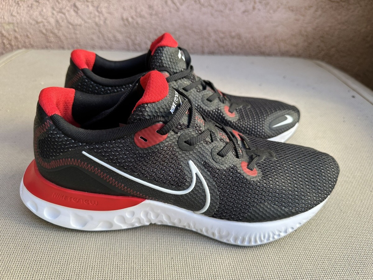 nike running renew run se trainers in black