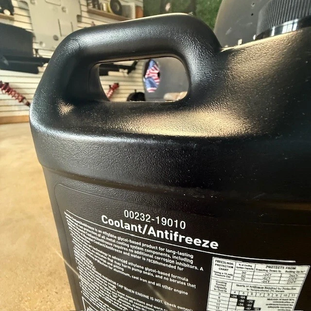 (1) OEM NEW HYUNDAI One Gallon Long Life Coolant Antifreeze 00232-19010 - Image 3 of 3