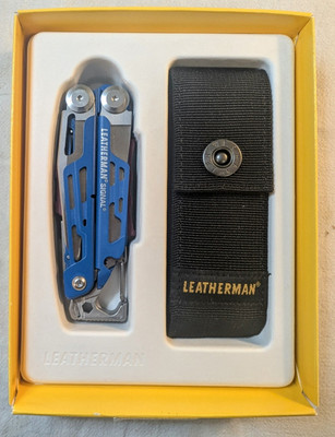 Leatherman Signal Multi Tool (Stainless w/Nylon Sheath) Blue