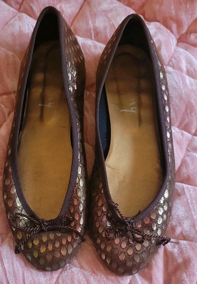 Zapatos Planos Mujer Talla 10 Borgoña Con Estampado Dorado Hechos en España Fly F Foto 2 de 4