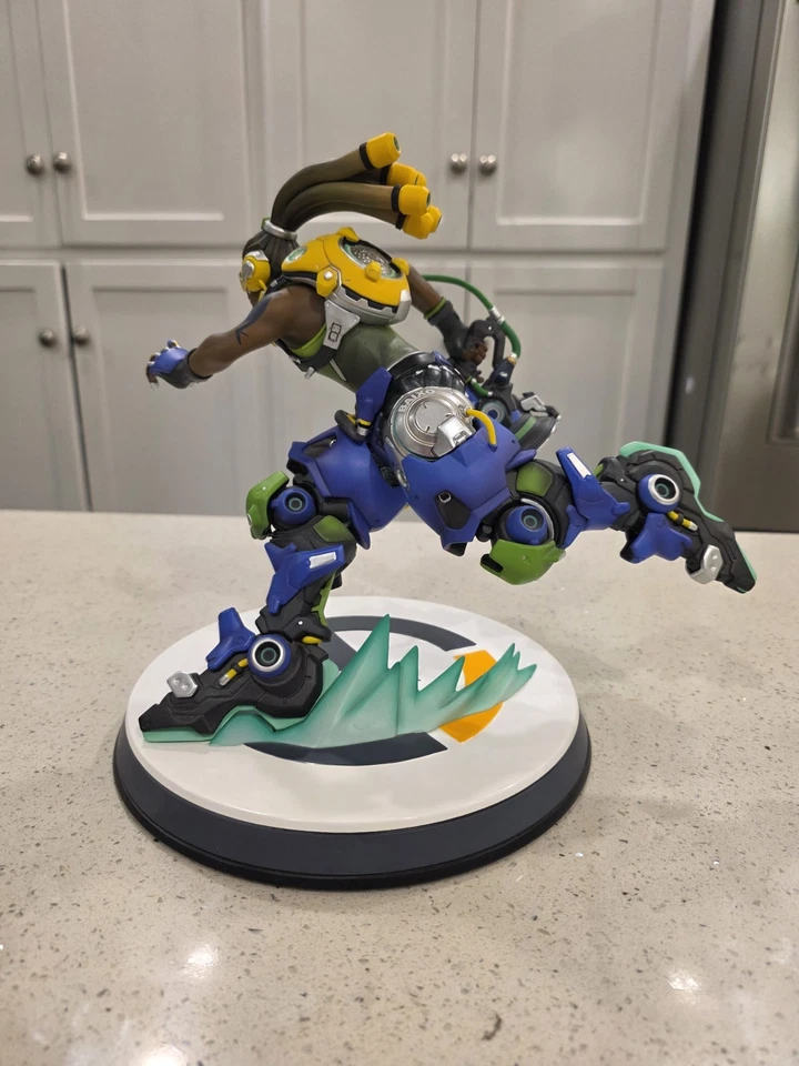 暴雪娱乐守望先锋卢西奥雕像 — 第 3/4 张图片