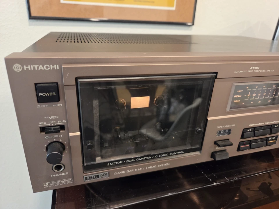 Reproductor/Grabador de cubierta de cinta de casete HITACHI D-1100M - Necesita servicio de colección Foto 3 de 4