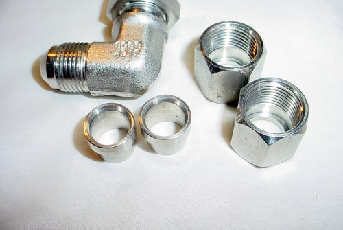 Parker 8-WEBTX-SS Bulkhead Union Elbow 1/2" Triplelok 316 Stainless Steel - Picture 3 of 3