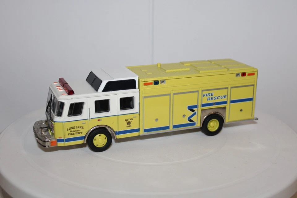 Corgi Classics 1998 #52203 E-One Cyclone II Rescue "Long Lake" ltd 0248 of 2800 - Image 3 of 4