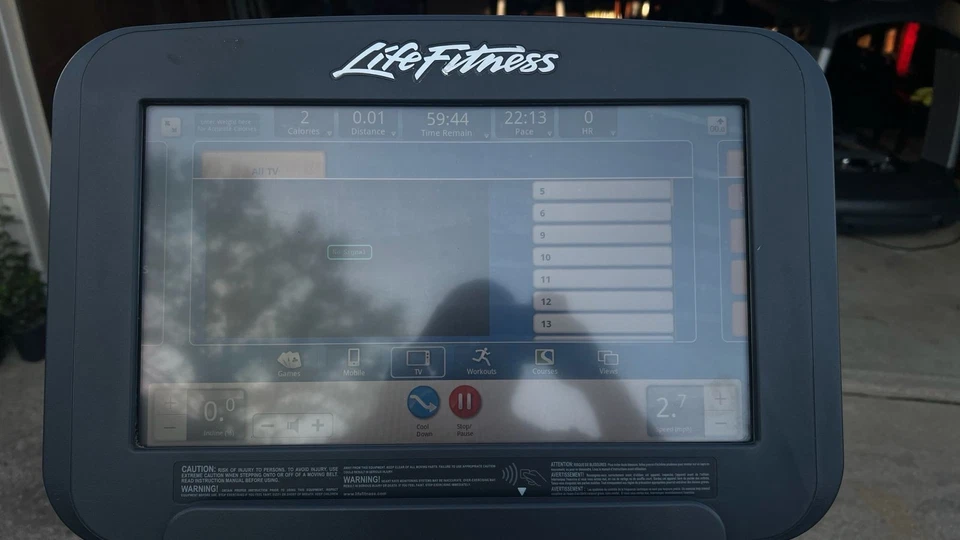 La cinta de correr Life Fitness 95T serie Elevation es una máquina de grado comercial Foto 4 de 4