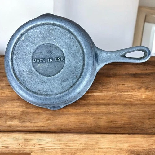 Vintage Wagner Unmarked Cast Aluminum Skillet 6.25" Frying Pan Made In USA