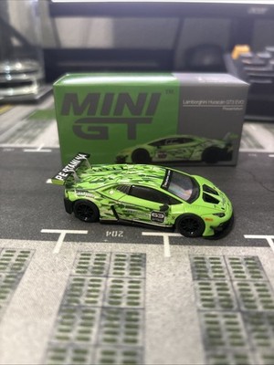1/64 Mini GT #352 Lamborghini Huracán GT3 EVO Presentation