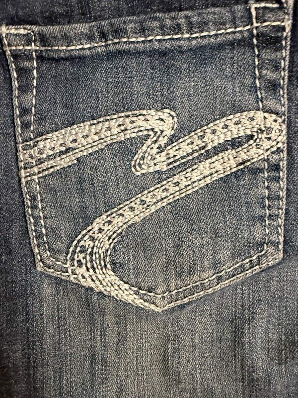 Y2K ladies jeans size 14/16 embroidered pockets boot cut image 3