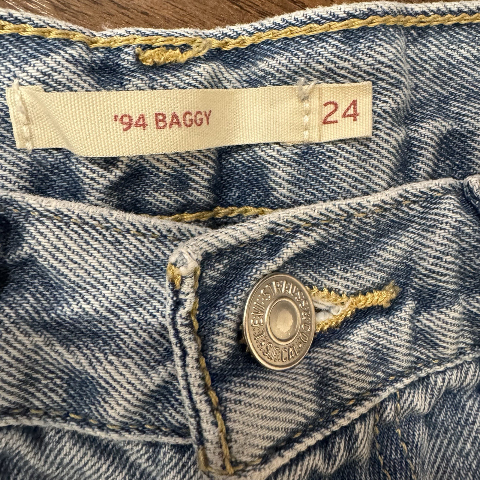 Levi’s 94 Baggy Jeans Womens Size 24 Relaxed Straight Leg Denim Pants Y2K Light thumbnail 3