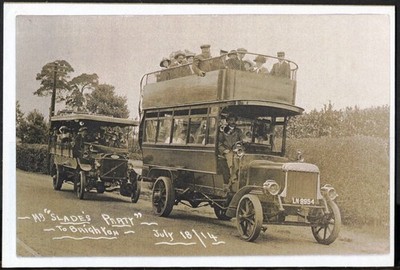 Alte Postkarte Repro: Mr Slades Party nach Brighton in zwei Bussen. Kostenloser Versand UK