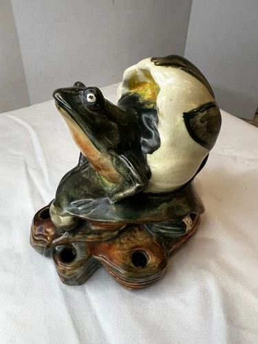 Weller Muskota 1920s Vintage Art Pottery Green Ceramic Frog In Lily Flower