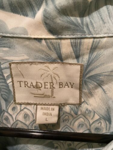 Trader Bay Aloha Hawaiian Shirt Pineapples Palm Trees Hibiscus Size L - Picture 2 of 4