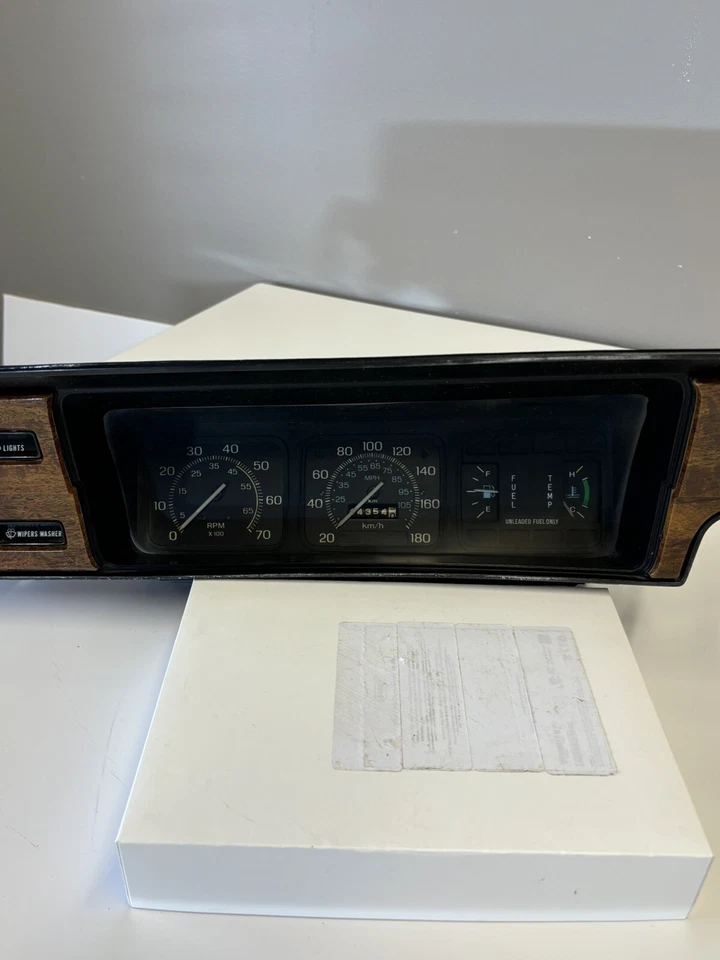 Cuadro de instrumentos AMC Spirit GT 1979-83 con sección de tablero, tacómetro Foto 3 de 4