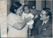 1971 Photo Elliot Richardson US Secretary Health Baby Education Welfare Politics