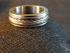 Skręcany kabel ze stali nierdzewnej męski rozmiar 10 1/2 podpisany (A) Obrączka ślubna 12,8 rozm.