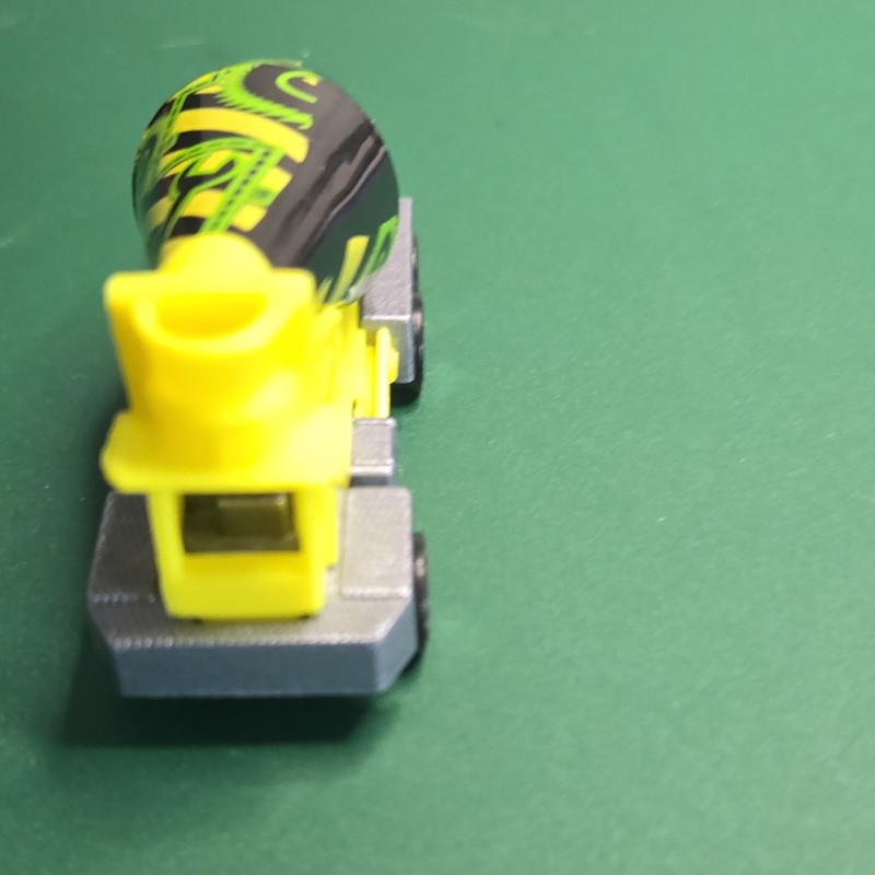 Hot Wheels 1:64 Diecast Cement Mixer Truck Yellow/Black/Green Plastic Toy