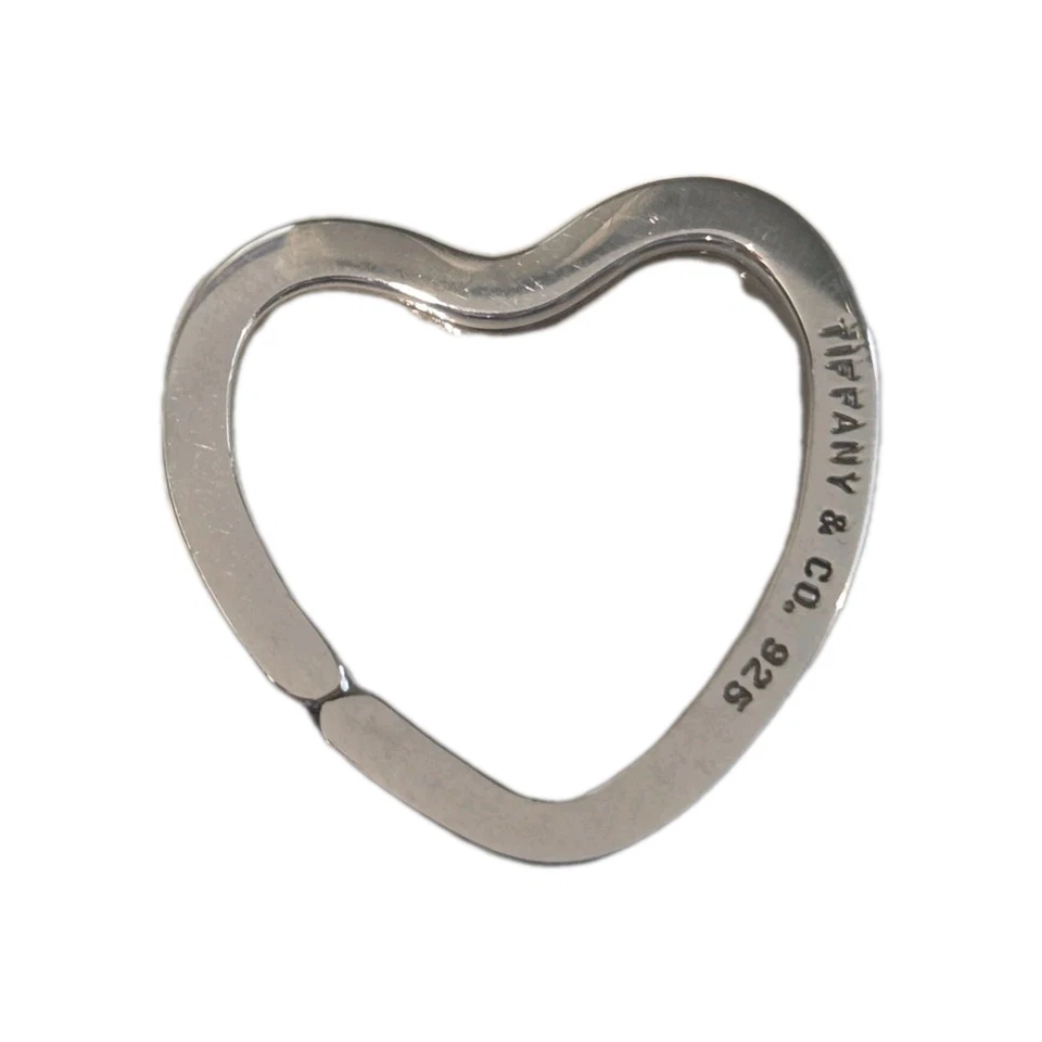 Llavero Tiffany & Co. de plata de ley 925 con corazón abierto Foto 2 de 4