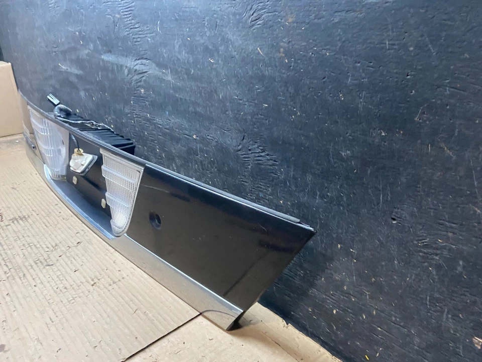 Painel de placa de licença traseiro Ford Crown Victoria porta-malas 1998 a 2011 V2507 DG - Imagem 2 de 4