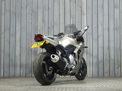 2006 06 YAMAHA FZ1 - Picture 10 of 14