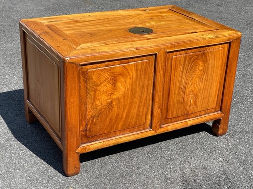 Vintage Beechwood Chinese Lidded Storage Chest - Picture 2 of 9