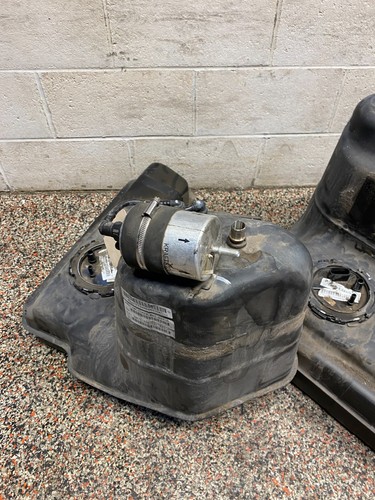 2012 AUDI R8 GT V10 OEM FUEL GAS TANKS PAIR DR PS LEFT RIGHT USED - Picture 10 of 13