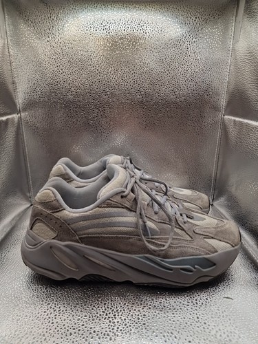 Adidas Yeezy Boost 700 V2 Grey Size UK9.5 Hospital Blue Used without Box - Picture 5 of 18