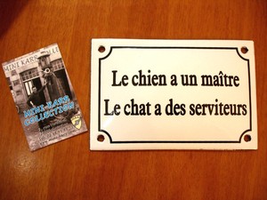 Détails Sur Plaque Emaillee Bombée Le Chien A Un Maitre Le Chat A Des Serviteurs