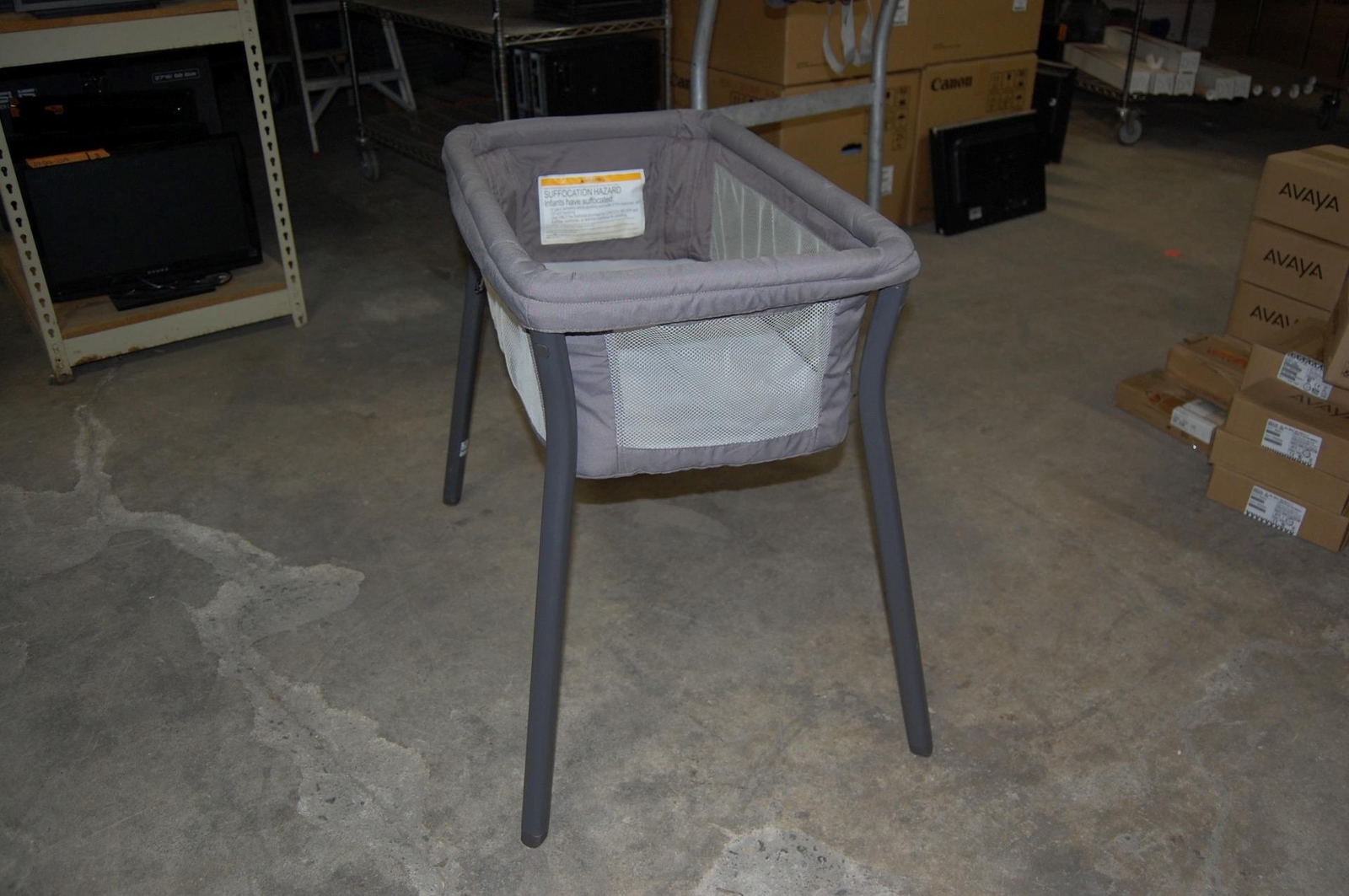 Chicco LullaGo Portable w/ Waterproof Mattress/Fitted Sheet