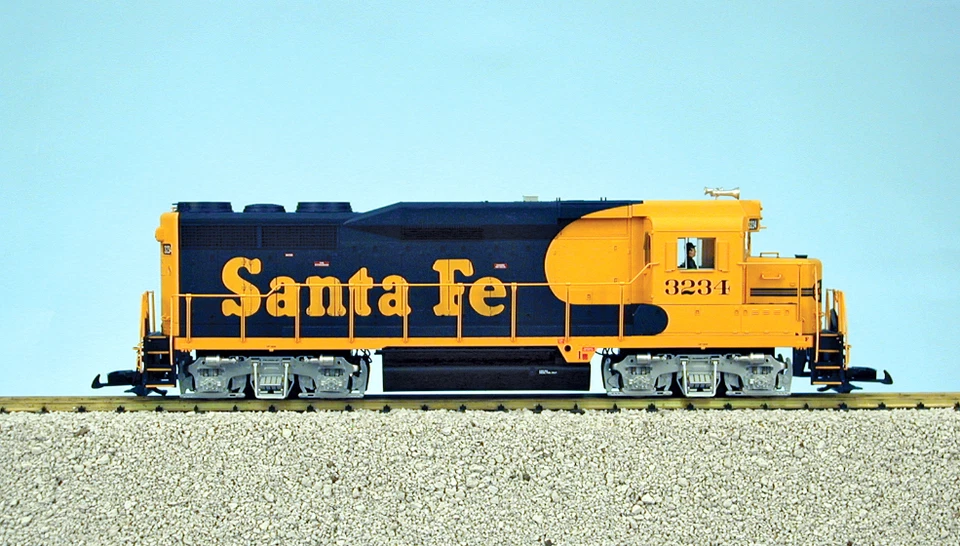 USA Trains R22451 G Scale SANTA FE blue and yellow GP30 Locomotive, GP-30 - Image 1 of 1