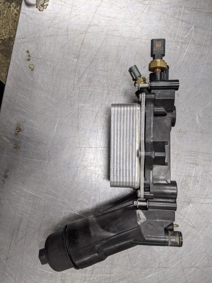 Carcaça do filtro de óleo do motor para 14-17 Chrysler 300 3.6 68105583AE - Imagem 2 de 4