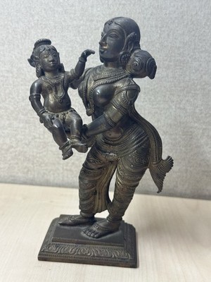 Indische Bronze Statue - Yashoda mit Baby Krishna - massive Bronze Hindu