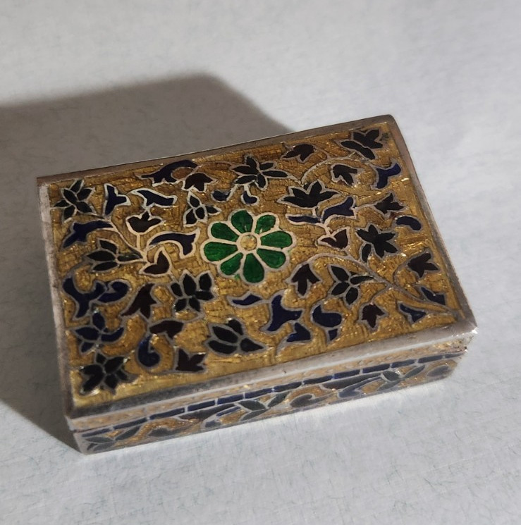 VINTAGE STERLING ENAMEL BOX SIZE 2' BEAUTIFUL