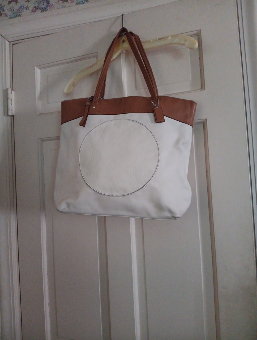 Coach XL White And Brown Leather Bag With Large Circle Embossed Signature On...