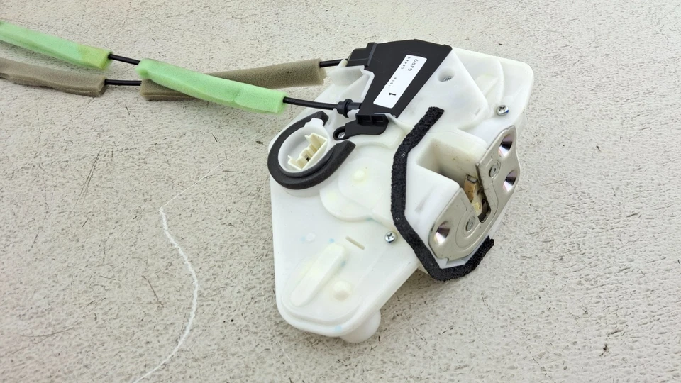 MAZDA 6 2014-2021 ACTUADOR DE CIERRE DE PUERTA DELANTERO IZQUIERDO LADO CONDUCTOR OEM Foto 4 de 4