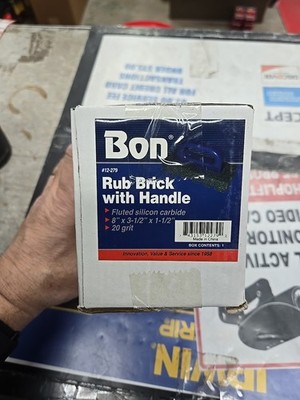Bon Tool fluted rub brick - 8'' x 3 1/2'' x 1 1/2'' - 20 grit with plastic handle
