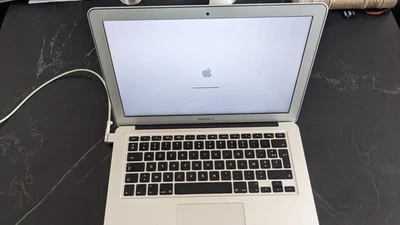Apple MacBook Air 13" - mi-2012 - Dual-Core Intel Core i5 1,8 GHz - SSD 256 Go