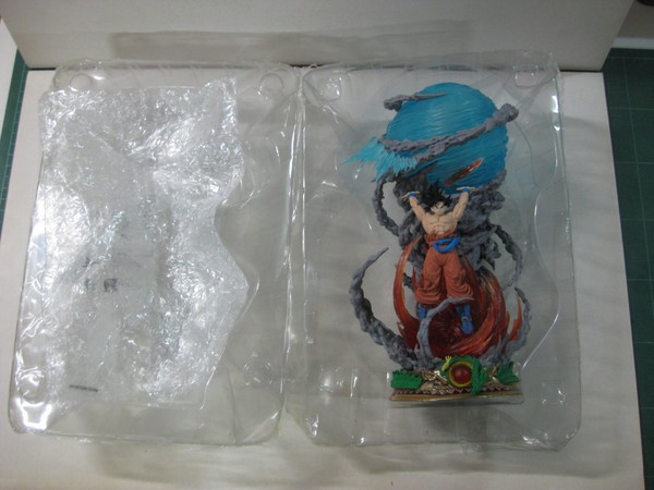 DRAGON BALL Z SUPER SAIYAN SON GOKU SPIRIT BOMB-FIGURA CON LUZ LED-PVC 25cms