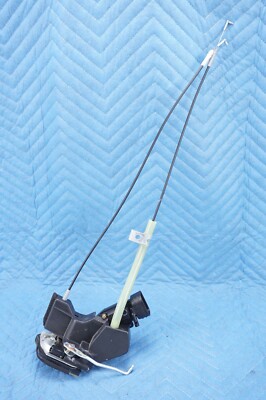 エル Lexus LX470 Rear Door Lock Latch Passenger's Side 69050-60062 1998