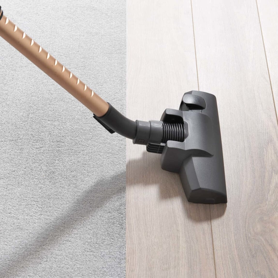 Goodmans Corded 2in1 Vacuum Cleaner With Pet Tool Powerful, Sleek