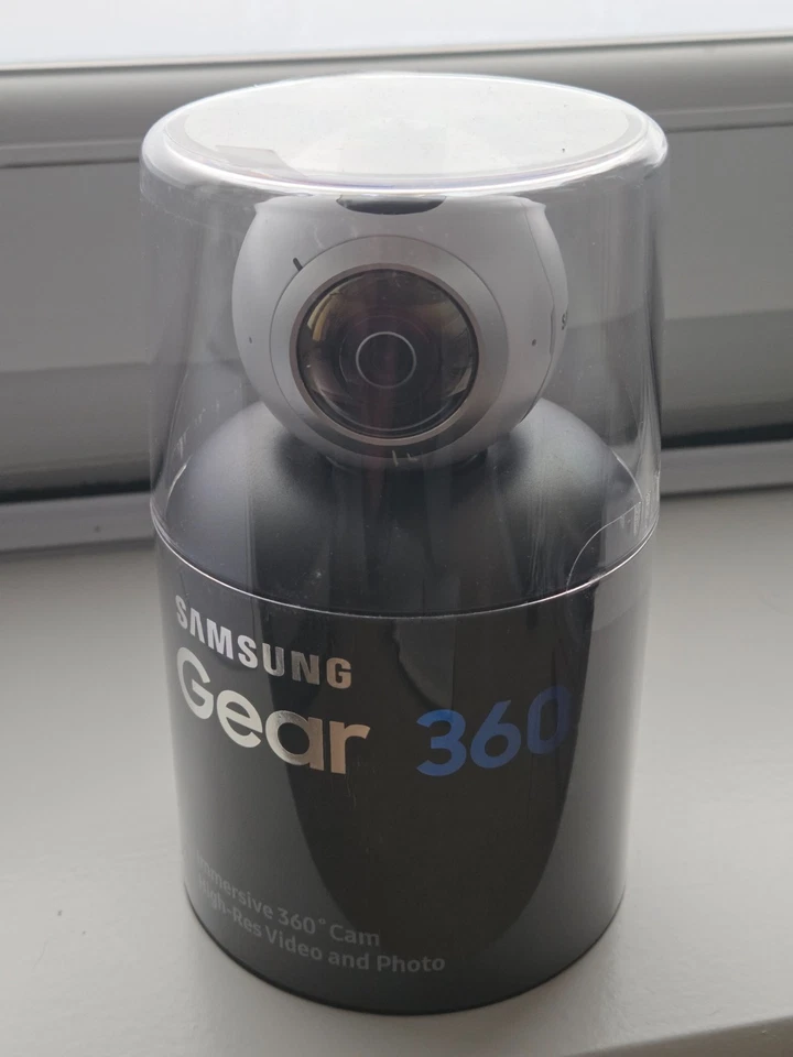 New Samsung Gear 360 Degree Cam - high resolution video and photos.  - Image 2 of 4