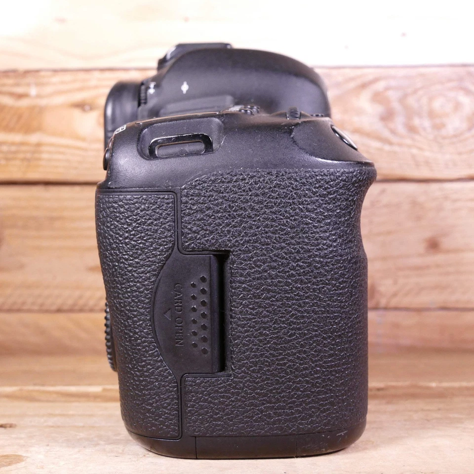 Canon EOS 5D Mark III, photo 2 of 5
