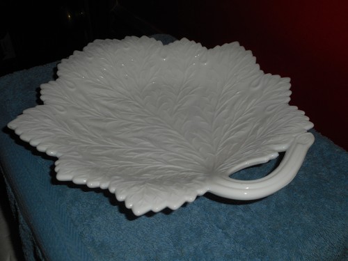 Vintage Fenton Milchglas Traubenblattmuster Geschirr Servierplatte 10 3/4 Zoll 1950er - Bild 4 von 12