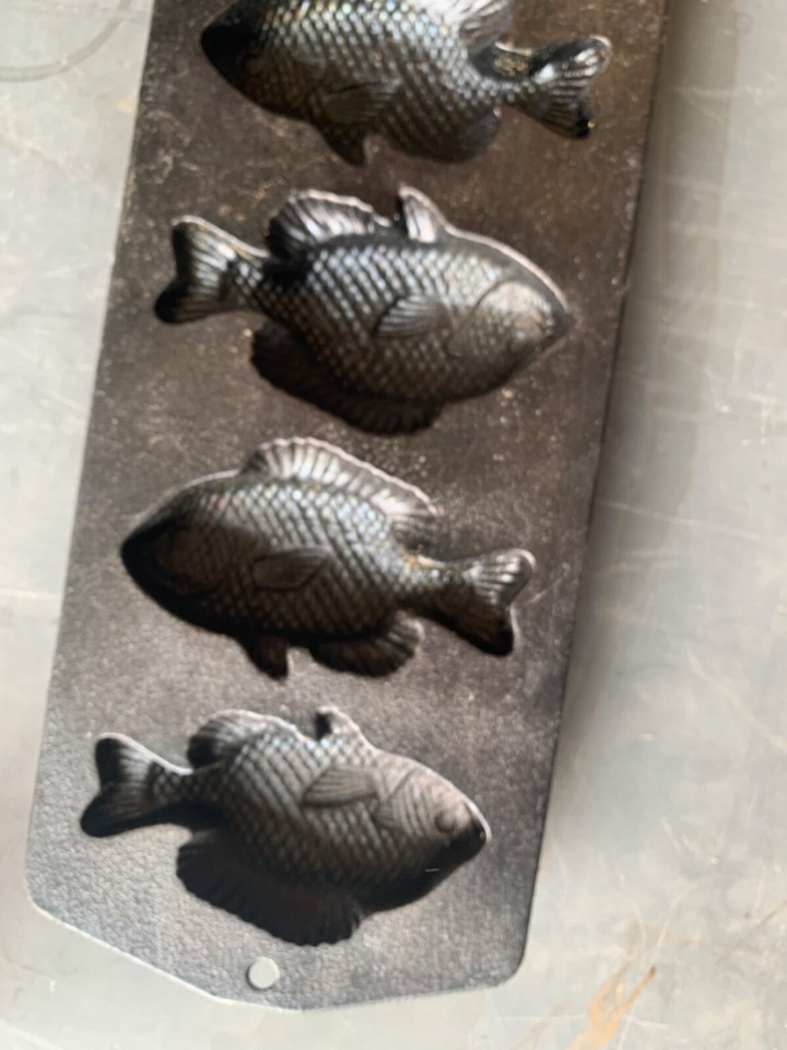 Lodge 5PP2 Cast Iron Corn Bread Muffin Mold Pan Bluegill Perch Fish
