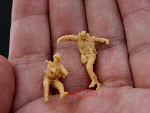 1/72 Vietnam War Battlefield Brotherhood GI Shielding Injured Soldier Combat - Picture 4 of 7