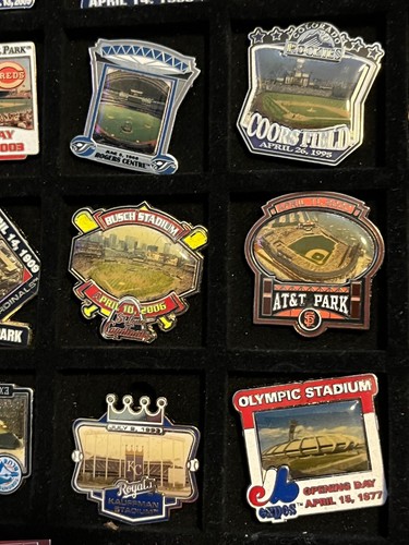 Collection/ Lot of Major League Baseball Team's Stadium Pins/ Badges with Case - 第 6/15 張圖片