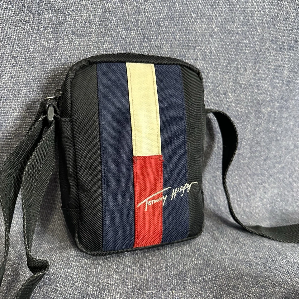 Tommy Hilfiger Bandolera Bolso Negro Azul Correa Ajustable Bolsillos con Cremallera Logo Foto 2 de 4
