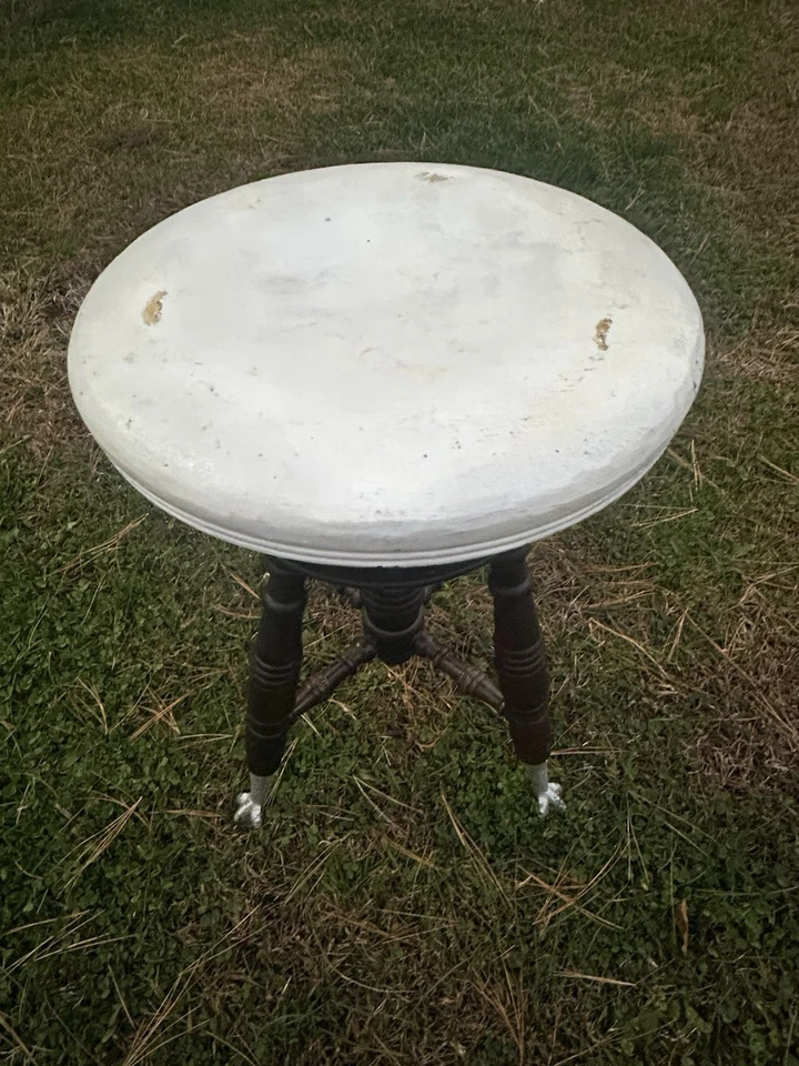 Gran taburete de piano antiguo de madera victoriano de roble con bolas de vidrio y patas de garra Foto 4 de 4