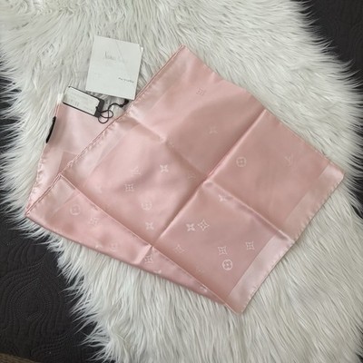 Authentic 2005 Louis Vuitton Pink  Rose  Echarpe Capri Silk Oblong 45  Scarf