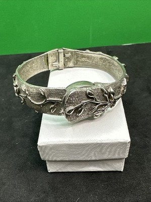 Vintage Silver Tone Textured Vine Leaf 17 Jewel Pilgrim Wind-up Bracelet Watch